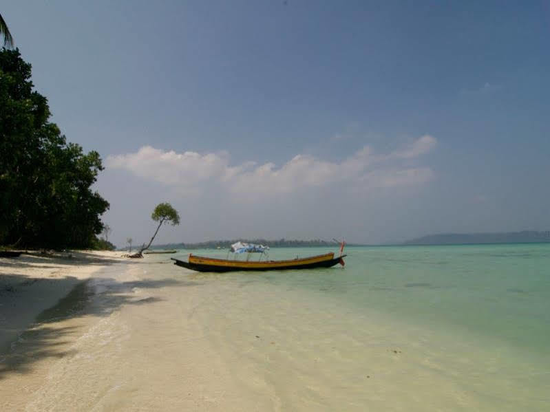 Symphony Palms Beach Resort And Spa Govind Nagar Buitenkant foto
