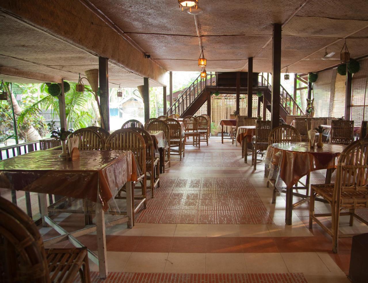 Symphony Palms Beach Resort And Spa Govind Nagar Buitenkant foto