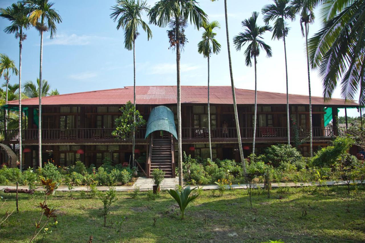 Symphony Palms Beach Resort And Spa Govind Nagar Buitenkant foto