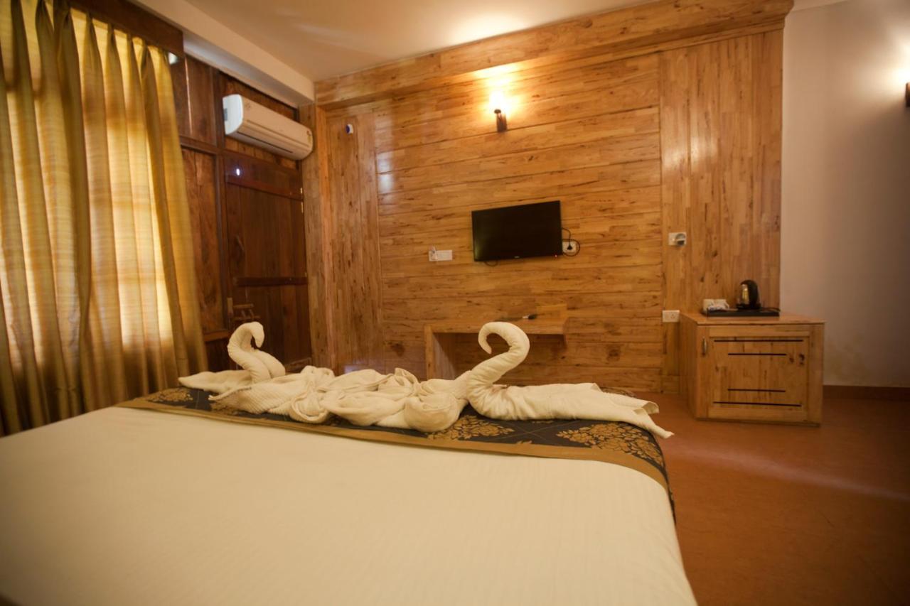 Symphony Palms Beach Resort And Spa Govind Nagar Buitenkant foto
