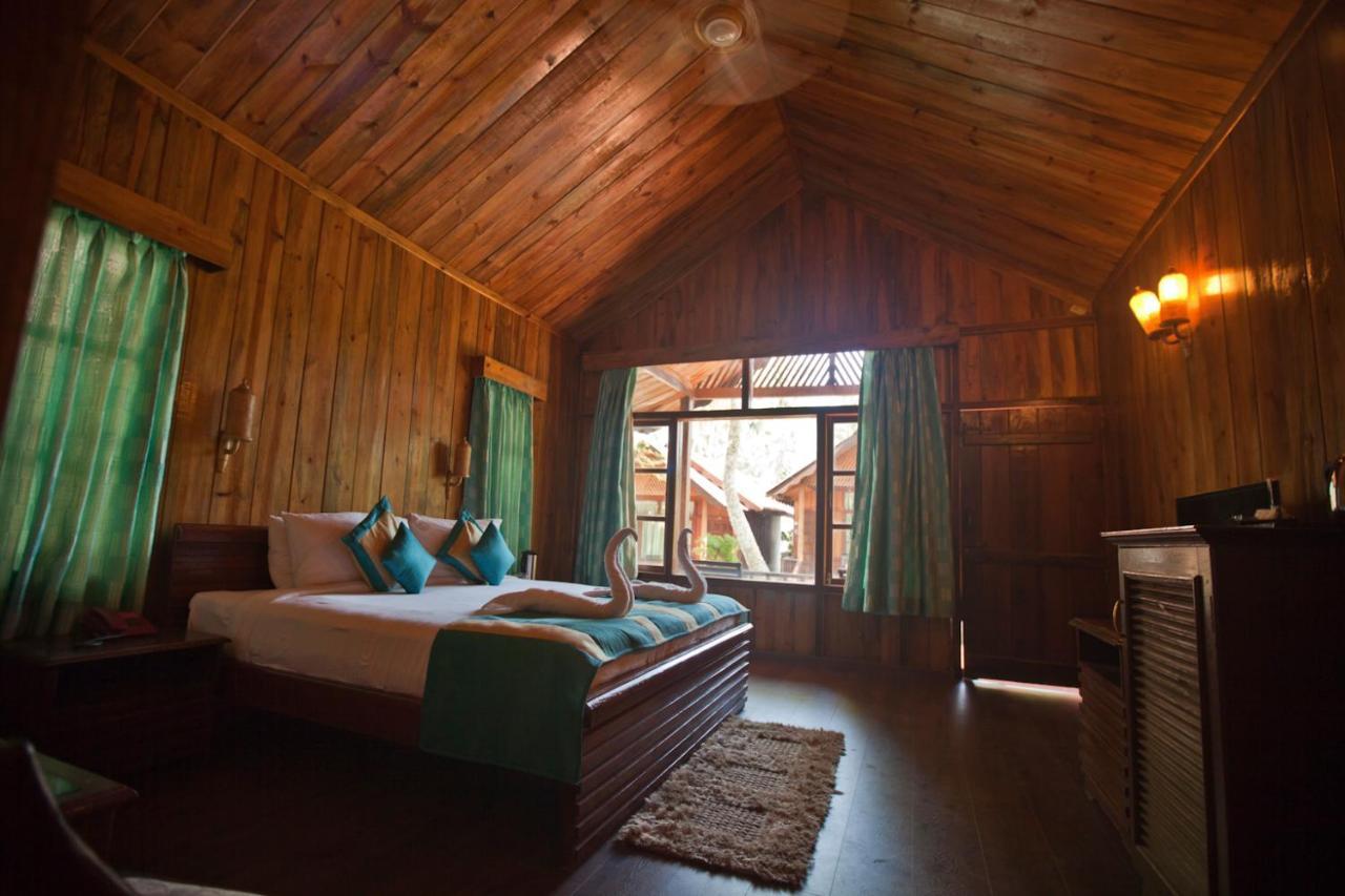 Symphony Palms Beach Resort And Spa Govind Nagar Buitenkant foto