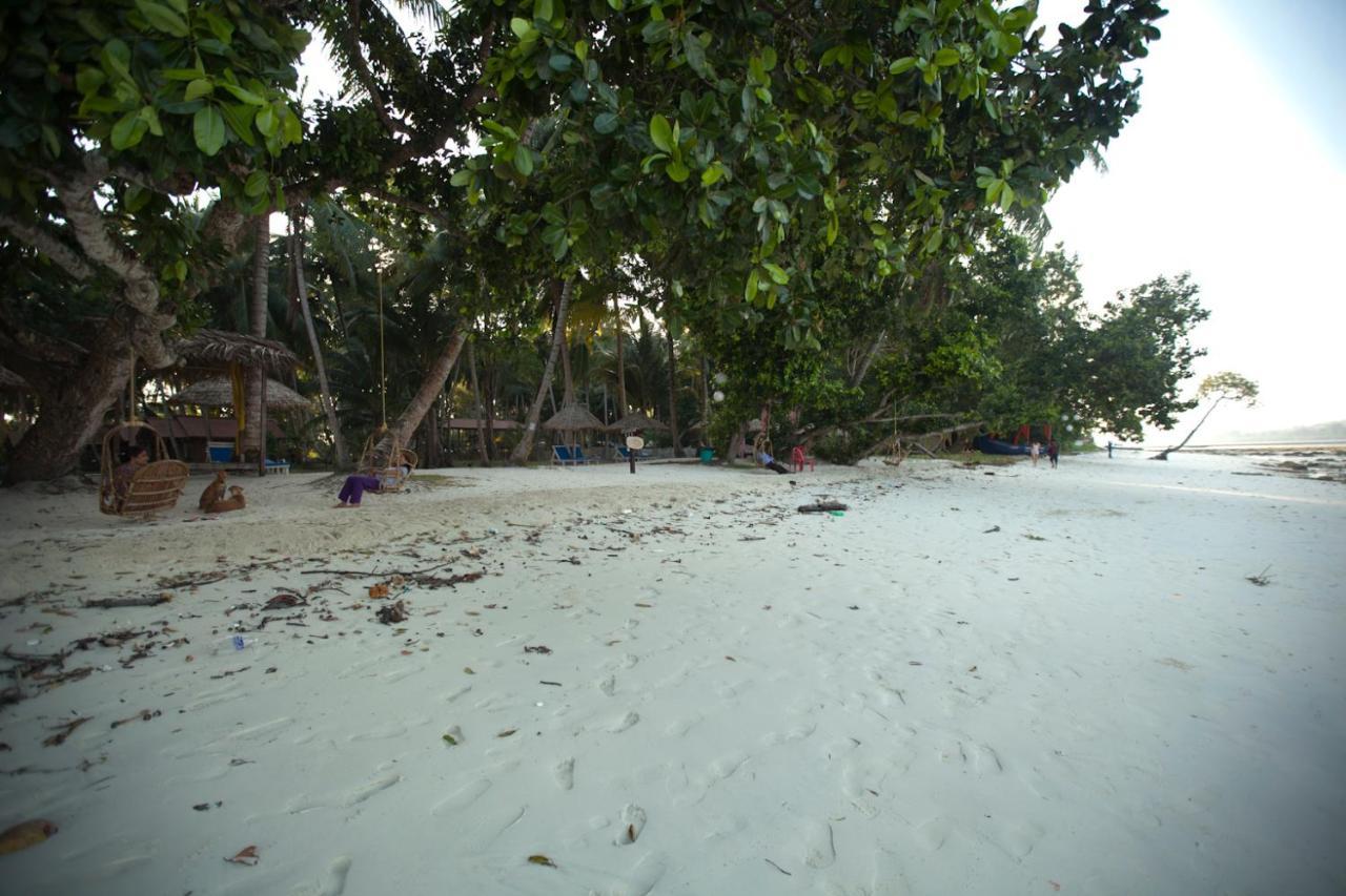 Symphony Palms Beach Resort And Spa Govind Nagar Buitenkant foto
