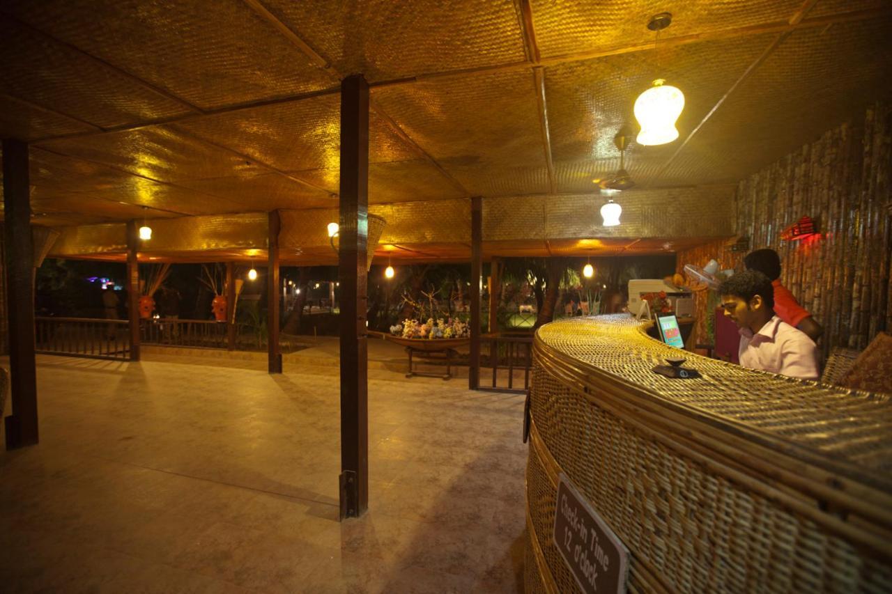 Symphony Palms Beach Resort And Spa Govind Nagar Buitenkant foto