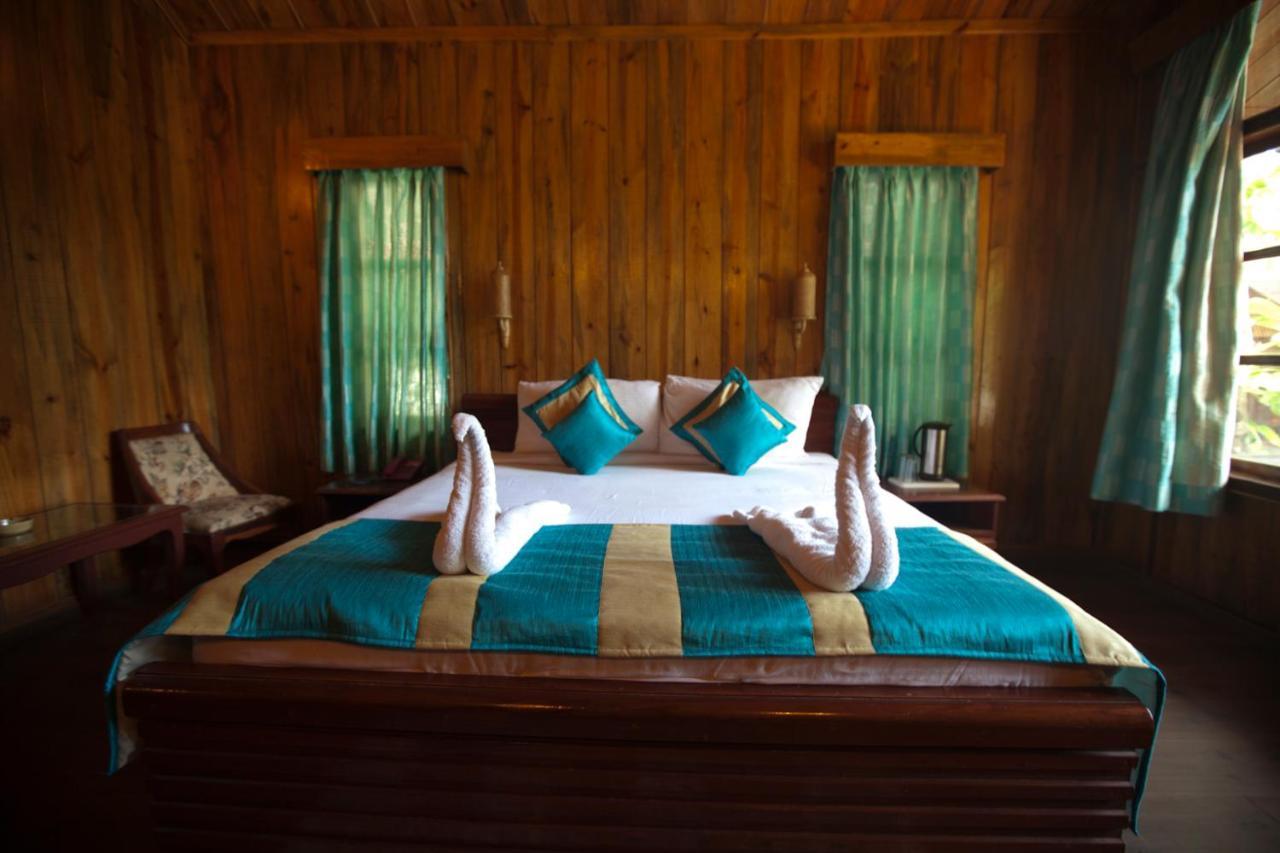 Symphony Palms Beach Resort And Spa Govind Nagar Buitenkant foto