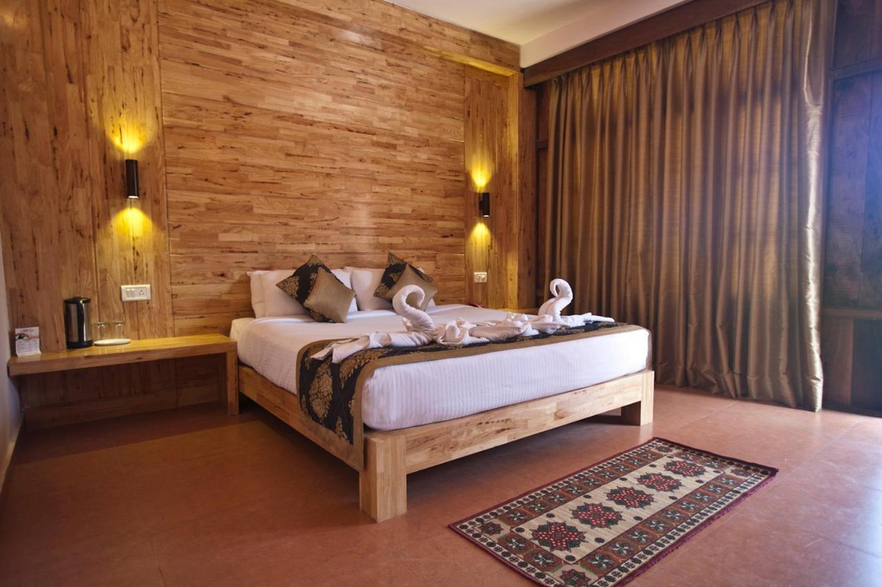 Symphony Palms Beach Resort And Spa Govind Nagar Buitenkant foto