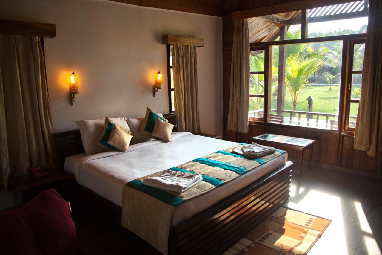 Symphony Palms Beach Resort And Spa Govind Nagar Buitenkant foto