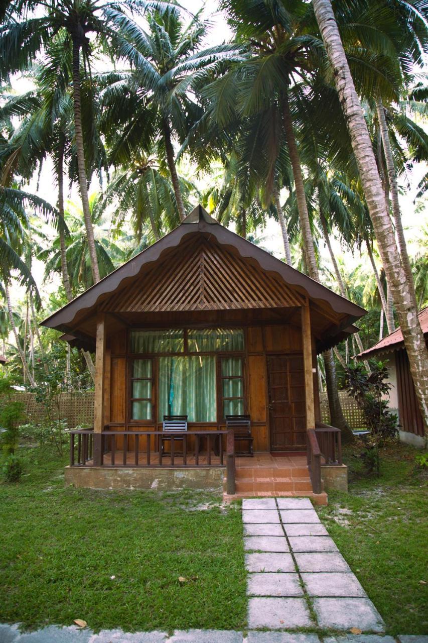Symphony Palms Beach Resort And Spa Govind Nagar Buitenkant foto